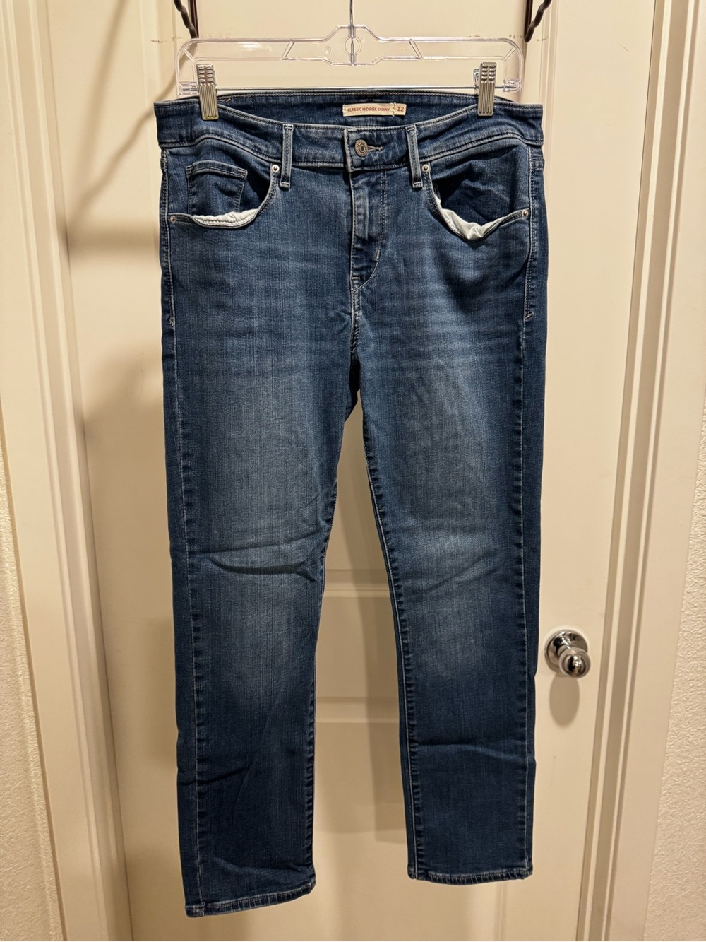 Levi's Women’s - Size 12S - Classic Mid Rise Skinny Jeans in Medium Blue Wash